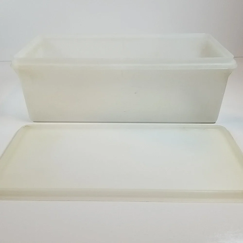 Tupperware Vintage Jumbo Bread Keeper 606